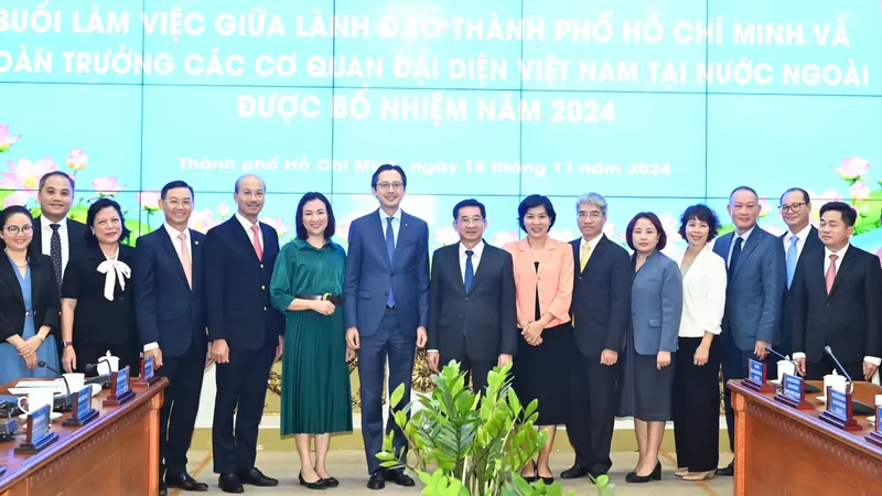 Phó Chủ tịch thường trực UBND TPHCM Dương Ngọc Hải tại buổi làm việc với đoàn Trưởng các Cơ quan Đại diện Việt Nam ở nước ngoài. Ảnh: VIỆT DŨNG 