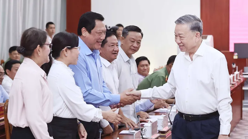 Tổng Bí thư Tô Lâm làm việc với Ban Thường vụ Tỉnh ủy Cà Mau. Ảnh: TTXVN