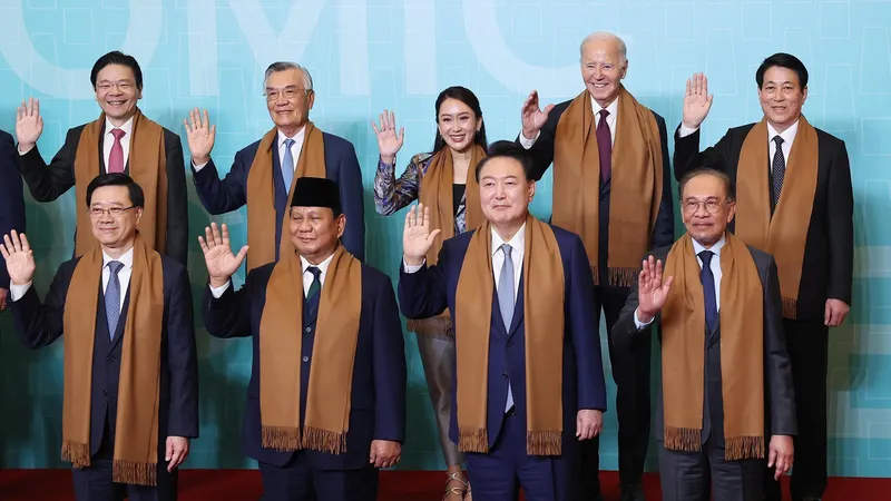 Chủ tịch nước Lương Cường cùng lãnh đạo các nền kinh tế dự Hội nghị Cấp cao APEC lần thứ 31