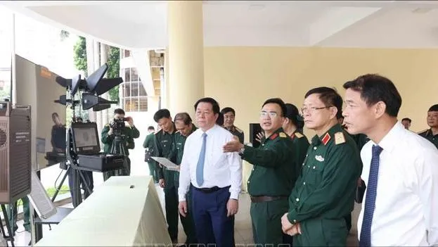 Trưởng Ban Tuyên giáo Trung ương Nguyễn Trọng Nghĩa thăm, chúc mừng Học viện Kỹ thuật Quân sự