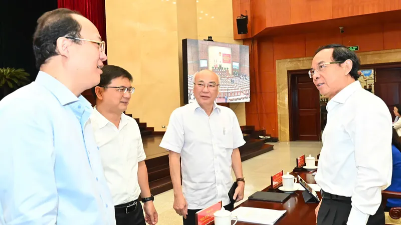 Tinh giản biên chế gắn với nâng cao chất lượng cán bộ