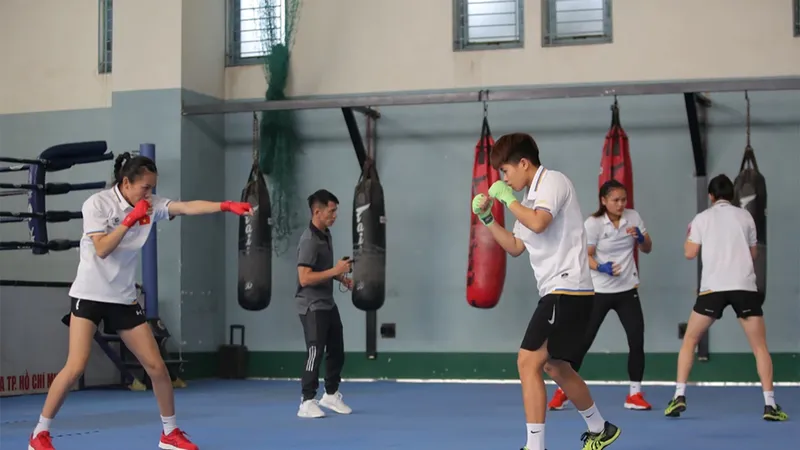 Các nữ võ sĩ của đội tuyển boxing Việt Nam tập luyện tại Trung tâm Huấn luyện thể thao quốc gia TPHCM. Ảnh: DŨNG PHƯƠNG 