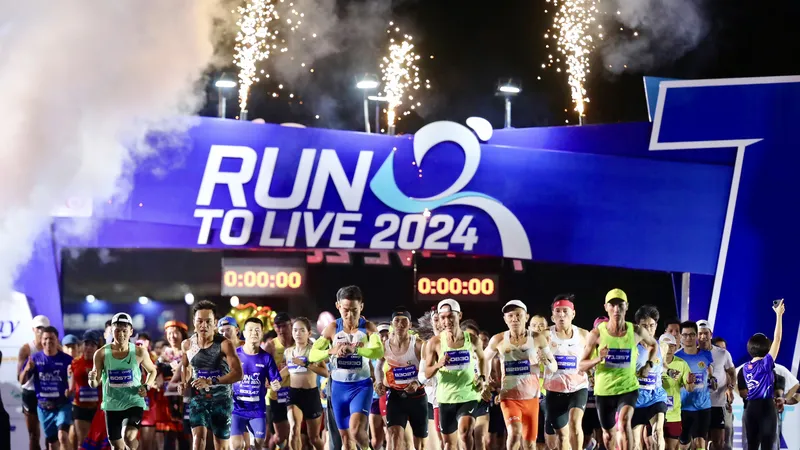 Giải chạy Run To Live - Chạy vì cuộc sống (do Báo Sài Gòn Giải Phóng phối hợp Sở VH-TT TPHCM, Công ty Miracle Entertainment Group và Ban Quản lý phát triển đô thị Thủ Thiêm đồng tổ chức) đã góp phần quảng bá hình ảnh, tiềm năng du lịch của TPHCM. Ảnh: DŨNG PHƯƠNG 