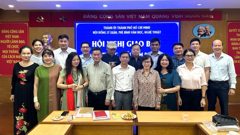 Lý luận, phê bình VHNT TPHCM hướng đến kỷ niệm 50 năm Ngày thống nhất đất nước