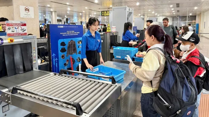 28 tết, Sân bay Tân Sơn Nhất thông thoáng bất ngờ