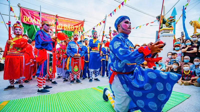 Các đoàn nghệ thuật truyền thống Bình Định thực hiện các vở diễn, tiết mục nghệ thuật tại lễ hội cầu ngư vạn đầm Xương Lý