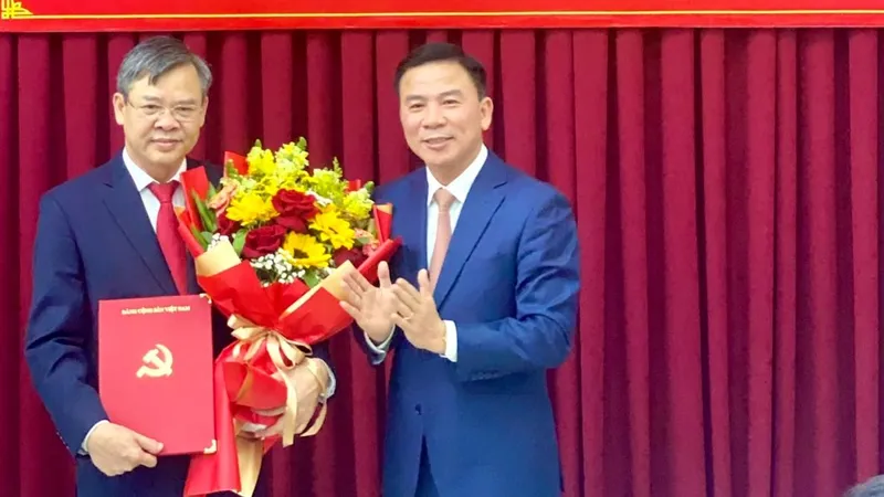 Điều động, chỉ định Phó Chủ tịch UBND tỉnh Hậu Giang làm Phó Bí thư Thành ủy TP Cần Thơ