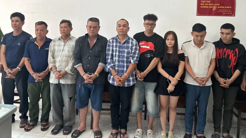 Khởi tố 9 bị can trong vụ "khiêng quan tài diễu phố"