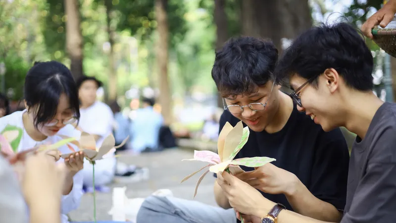 Hoạt động “Dó chạm phố” mang trải nghiệm sáng tạo về giấy Dó truyền thống đến với bạn trẻ