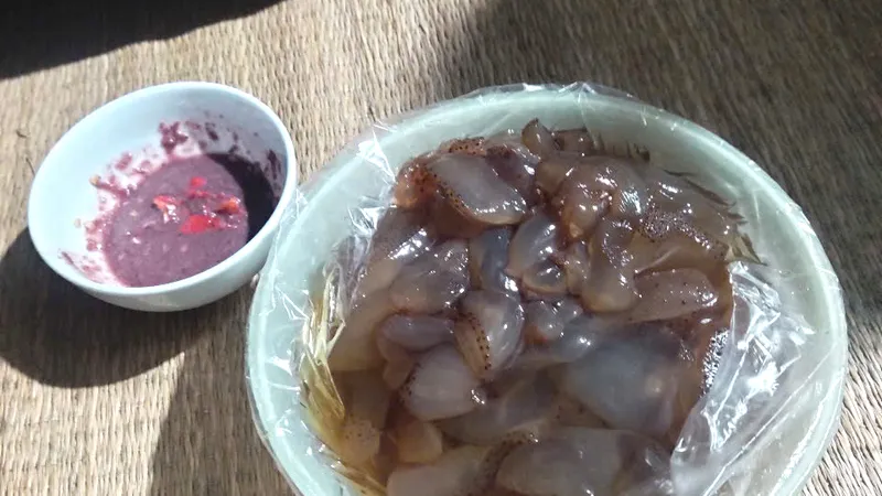 Sứa được ăn cùng ruốc (mắm tôm)