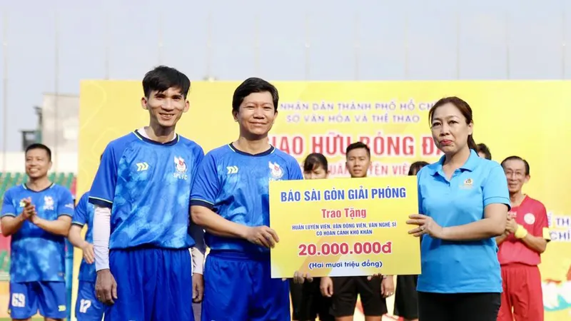 Những vòng tay yêu thương