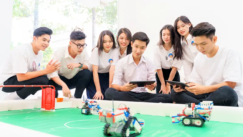 Sinh viên ngành AI Trường ĐH Khoa học Tự nhiên học thực hành tại Trung tâm Giáo dục Trí tuệ nhân tạo (ĐH Quốc gia TPHCM)