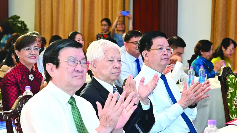 Nguyên Chủ tịch nước Nguyễn Minh Triết, nguyên Chủ tịch nước Trương Tấn Sang, Phó Thủ tướng Chính phủ Mai Văn Chính và các đại biểu tại lễ kỷ niệm 50 năm ngày ra số báo đầu tiên (5-5-1975 - 5-5-2025)