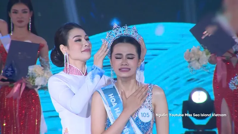 Hoa hậu Biển đảo và khoảnh khắc trao trả vương miện đầy cảm xúc!