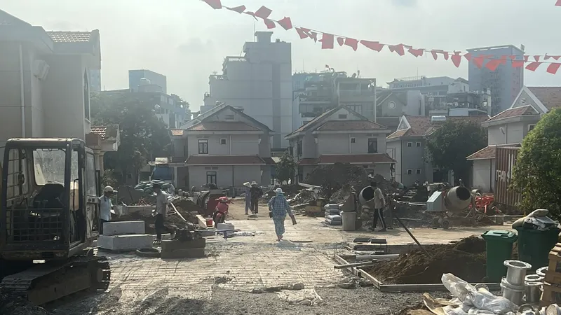 Khuôn viên Trung tâm Dưỡng lão Thị Nghè thiếu cây xanh