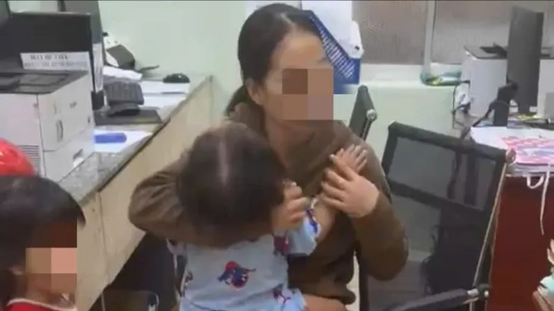 Gia đình bé A. có mặt tại Công an phường Mũi Né để trình báo sự việc