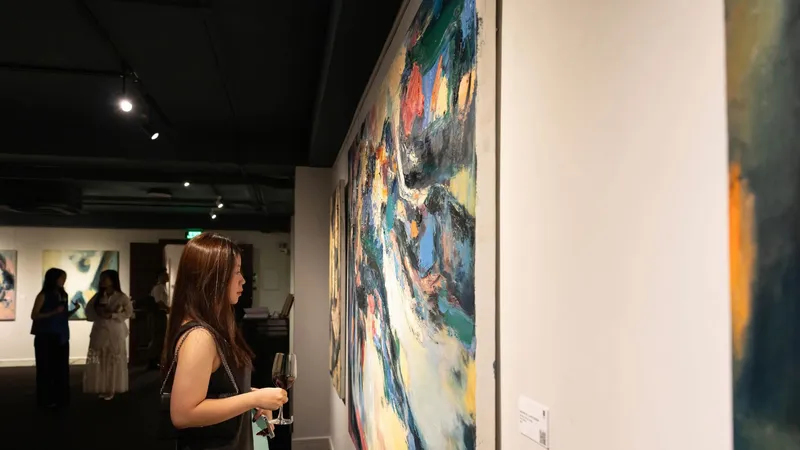 Bạn trẻ tìm đến hoạt động trải nghiệm nghệ thuật để cân bằng tinh thần sau giờ làm việc. Ảnh: Bảo tàng Nghệ thuật Quang San