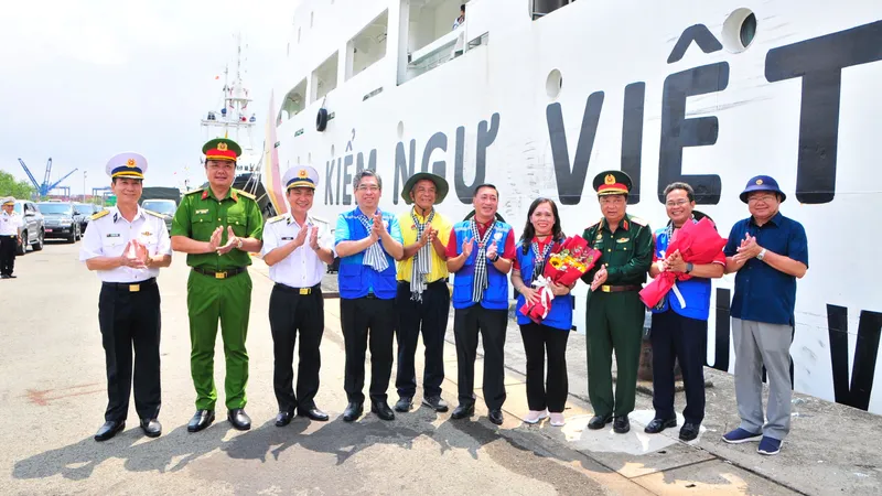 Đoàn công tác số 21 - TPHCM kết thúc chuyến hải trình thăm Trường Sa và Nhà giàn DK1
