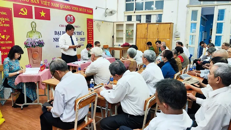 Chi bộ khu phố 7, phường Bến Nghé, quận 1 (TPHCM) tổ chức đại hội lần thứ I, nhiệm kỳ 2025-2027. Ảnh: THU HƯỜNG