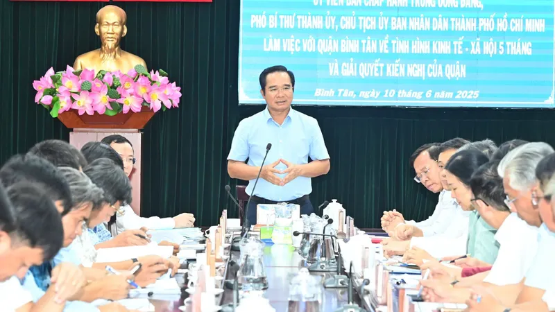 Chủ tịch UBND TPHCM Nguyễn Văn Được làm việc với quận Bình Tân. Ảnh: VIỆT DŨNG