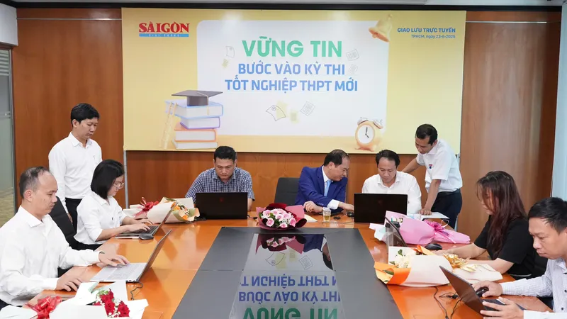 Quang cảnh giao lưu trực tuyến tại Báo SGGP, sáng 23-6. Ảnh: HOÀNG HÙNG