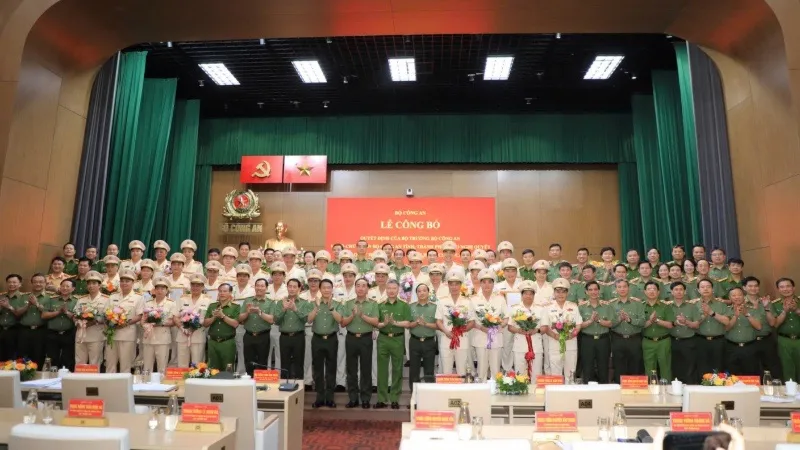 Bộ Công an công bố các Quyết định về tổ chức, cán bộ Công an tỉnh, thành phố
