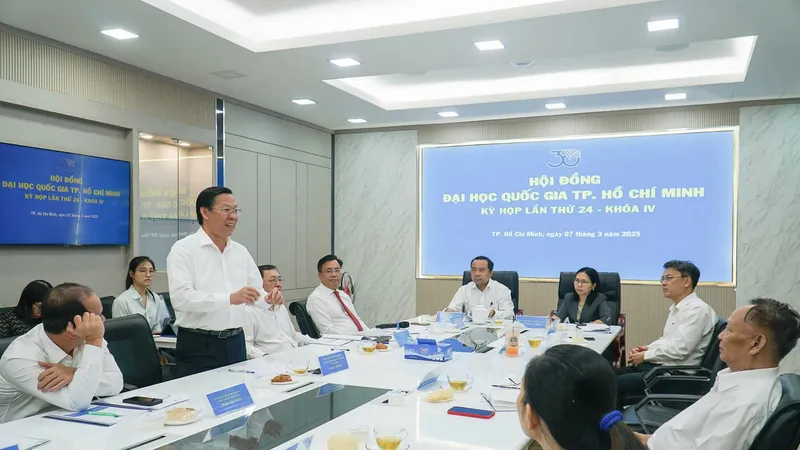 Hội đồng ĐH Quốc gia TPHCM họp bàn về các chính sách, chiến lược phát triển của ĐH Quốc gia TPHCM trong giai đoạn mới. Ảnh: THANH HÙNG