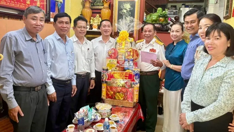 Đồng chí Phạm Thành Kiên thăm, tặng quà các gia đình chính sách tiêu biểu 