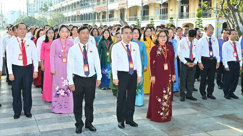 Đảng bộ các cơ quan Đảng TPHCM báo công lên Bác