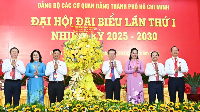Phát huy trí tuệ tập thể xây dựng Đảng bộ phát triển bền vững