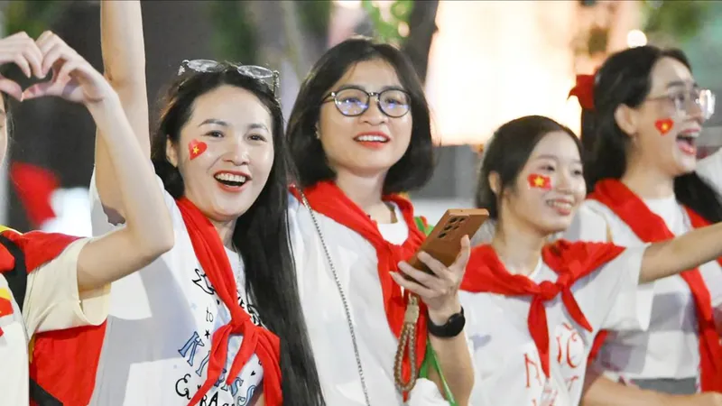 Những ngày thủ đô rợp cờ hoa