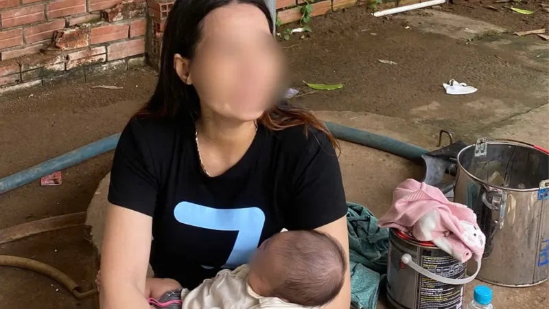Đồng Nai: Giải cứu người phụ nữ có biểu hiện tâm thần bế con đi lang thang