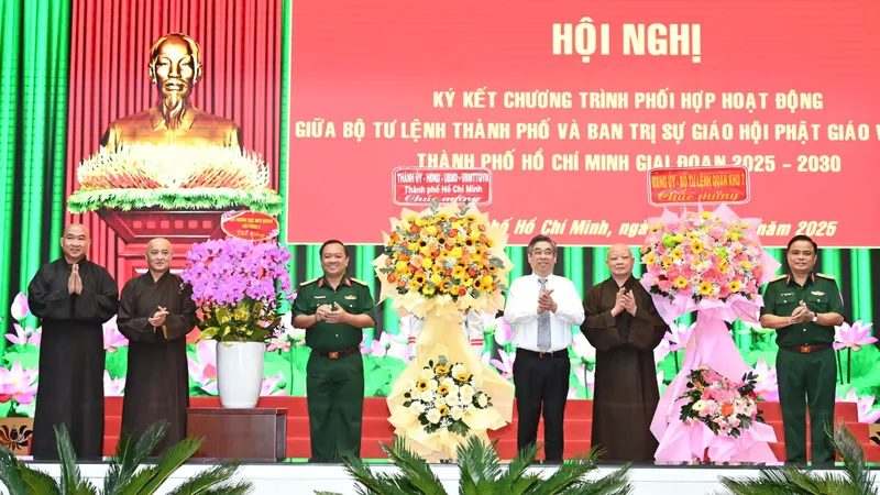 Gắn kết nghĩa tình giữa quân đội và đồng bào tôn giáo