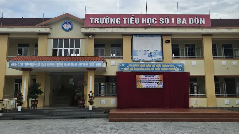 Hiệu trưởng Trường Tiểu học số 1 Ba Đồn xin lỗi vì suất ăn bán trú gây bức xúc 