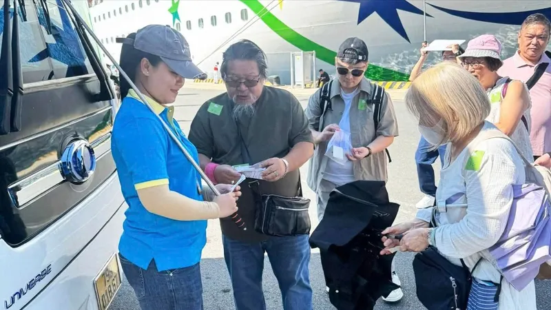 Tàu biển quốc tế Star Voyager đưa gần 1.000 du khách đến tỉnh Khánh Hòa
