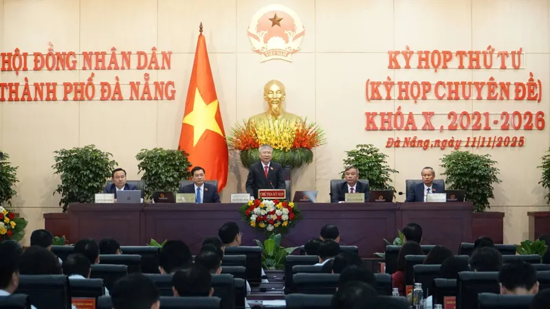 HĐND TP Đà Nẵng ủng hộ nhân dân trên địa bàn thành phố khắc phục hậu quả, thiệt hại lũ lụt. Ảnh: XUÂN QUỲNH