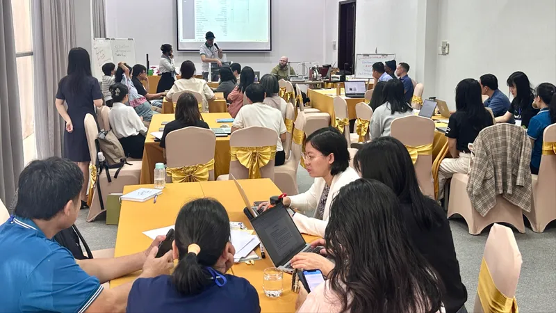 Làm sách chữ nổi Braille cho trẻ khiếm thị