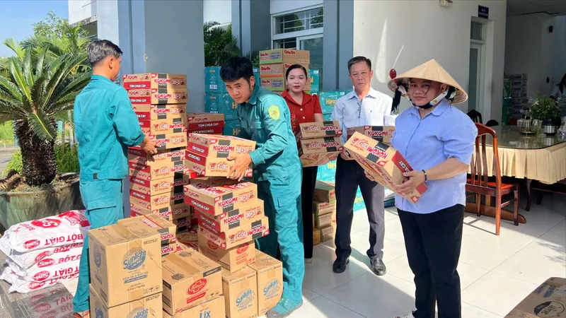 Các xã, phường chung tay vì đồng bào miền Trung