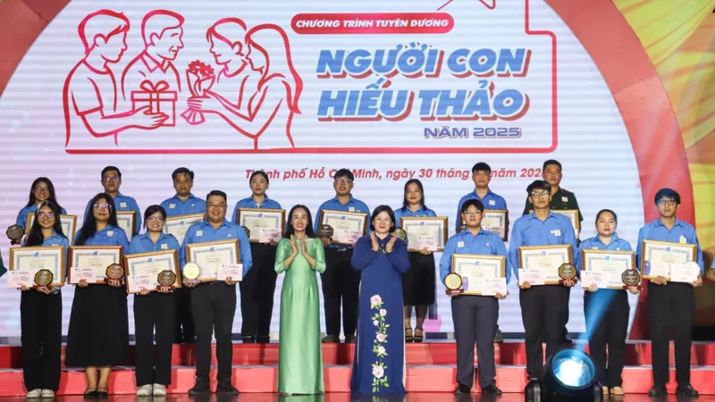 TPHCM tuyên dương 184 gương “Người con hiếu thảo” năm 2025 
