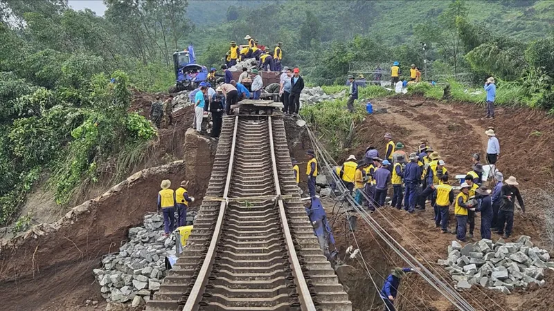 Các điểm hư hỏng nặng đang được sửa chữa