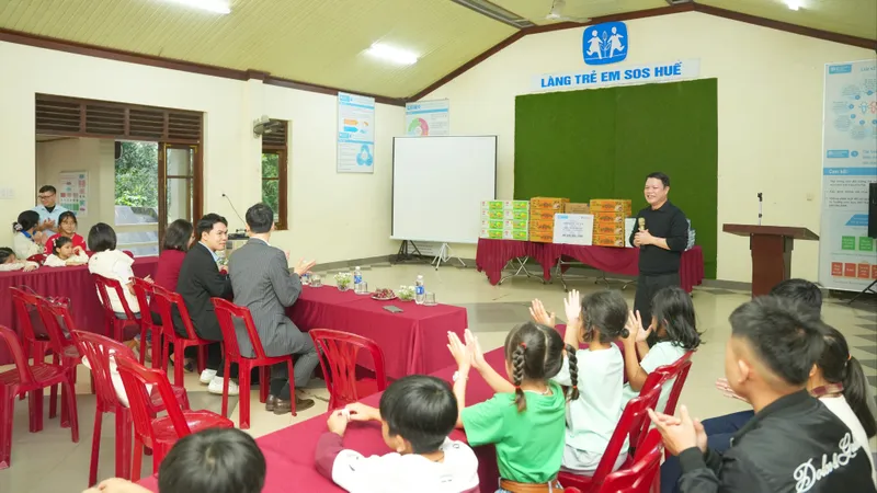 Shinhan Life Việt Nam hỗ trợ làng trẻ em SOS tại Đà Nẵng và Huế