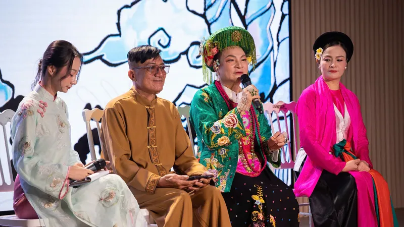 Buổi trò chuyện “Từ đâu mà ra?” cùng TS - nghệ nhân Nguyễn Đức Hiển (thứ 2 từ phải sang)
