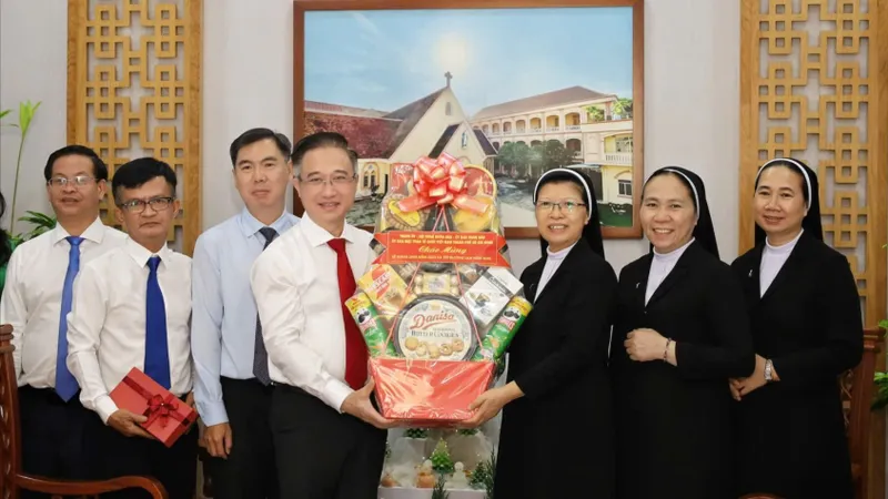Lãnh đạo TPHCM thăm, chúc mừng Giáng sinh các tổ chức Công giáo tiêu biểu 