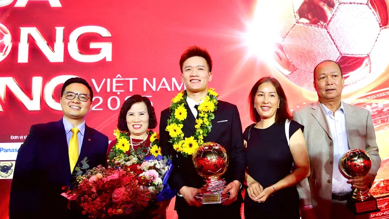 Gia đình là điểm tựa của Quả bóng vàng nam Việt Nam 2025 Hoàng Đức. Ảnh: DŨNG PHƯƠNG