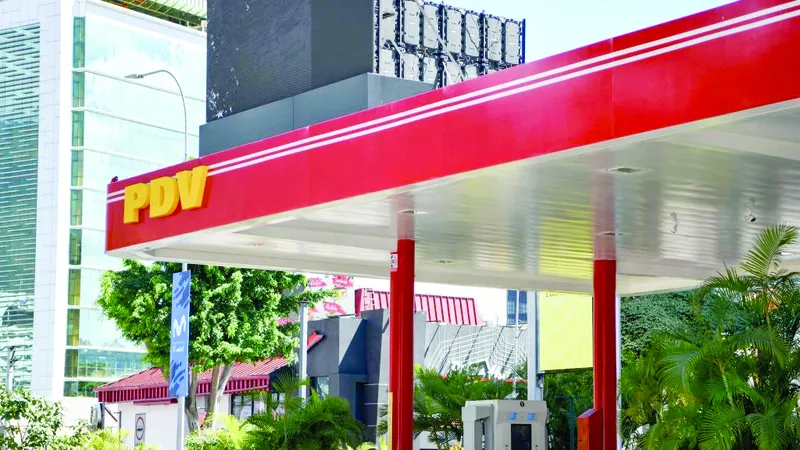Trạm xăng của công ty dầu khí quốc doanh PDVSA hoạt động tại Caracas, Venezuela. Ảnh: XINHUA