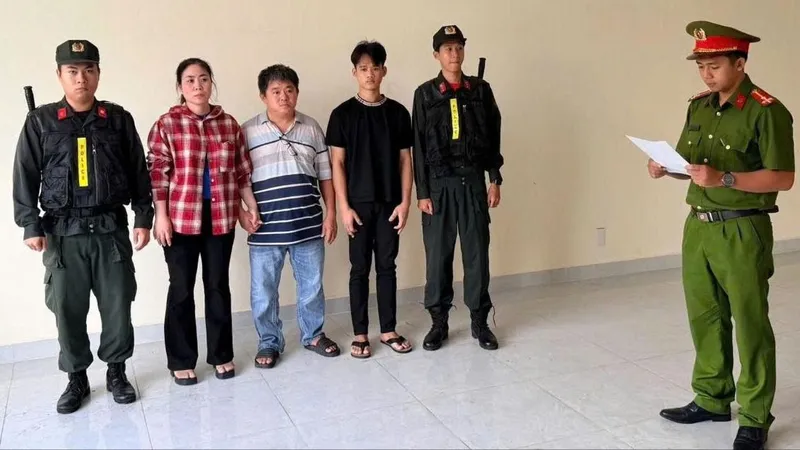 TPHCM: Bắt tạm giam nhóm sản xuất 800 tấn mì trộn hóa chất