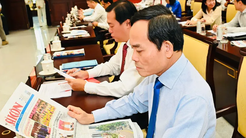 HĐND TPHCM xem xét quy định chính sách đặc thù về trang bị báo Đảng 