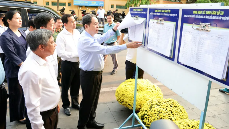 Chủ tịch Quốc hội Trần Thanh Mẫn kiểm tra công tác chuẩn bị bầu cử tại TP Cần Thơ