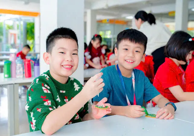 Học sinh Trường song ngữ quốc tế Hoàng Gia trong giờ học kỹ năng, tìm hiểu nghề nghiệp tương lai