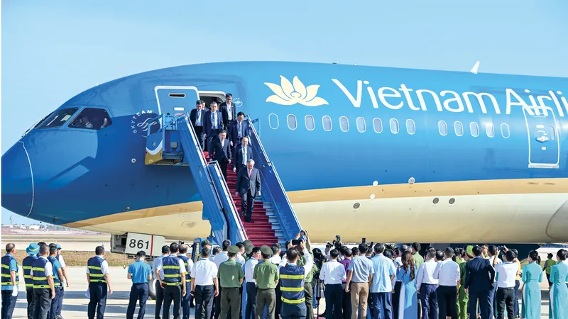Chuyến bay chính thức đầu tiên của VN Airlines đáp xuống sân bay Long Thành chở theo lãnh đạo Chính phủ và các bộ, ngành Trung ương